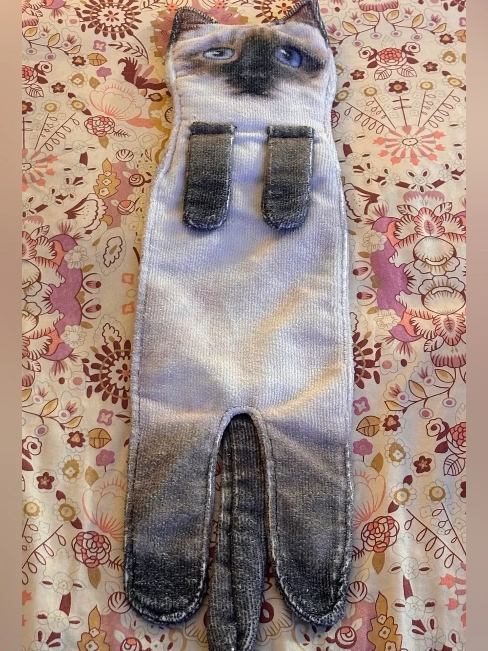 Cat-Themed Kitchen Towel Decor Blue-Eyed Cat Print